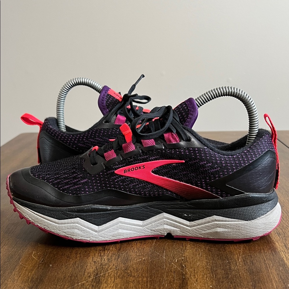 Brooks Caldera 5 Purple and Pink Athletic Running Shoes Womens Size 7.5 - Picture 8 of 14